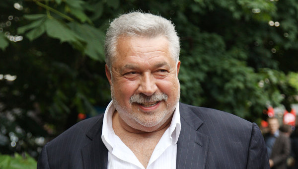 Глава государства наградил Юлия Гусмана