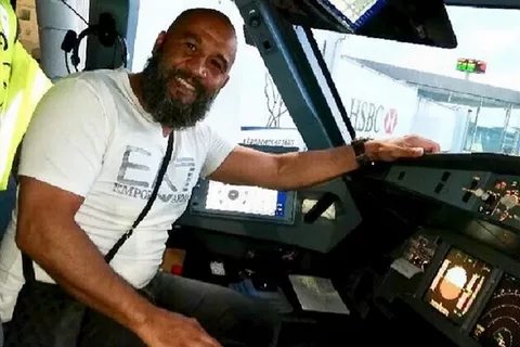 Боксер остановил попытавшегося захватить самолет пассажира