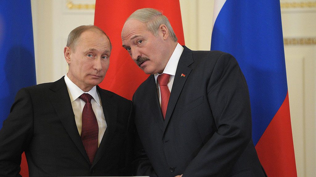 Лукашенко признался, что откровенничал с Путиным