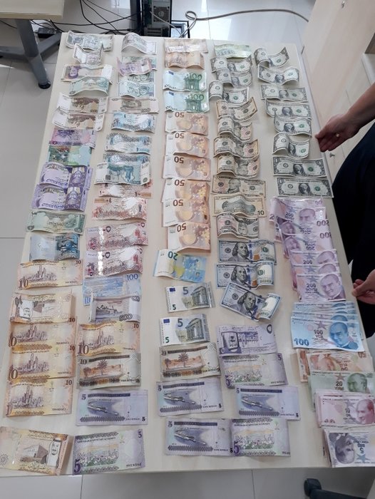 В Стамбуле у азербайджанца-попрошайки обнаружили валюту 15 стран мира