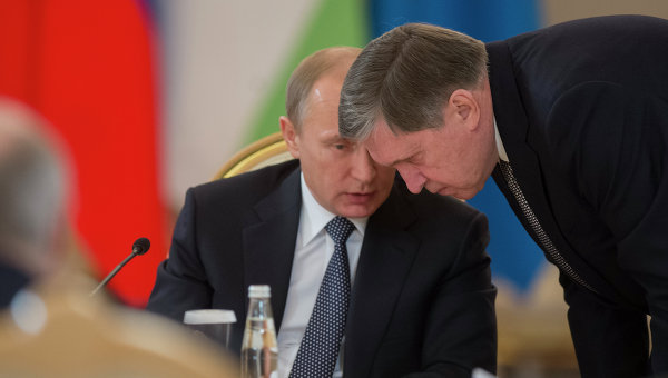 Ушаков назвал визит Путина в Армению маловероятным