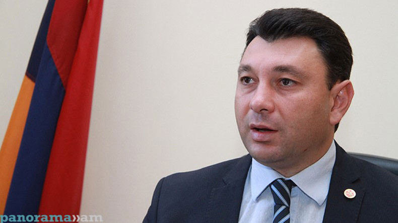Шармазанов: Пашиняну не следует кого-либо запугивать революциями