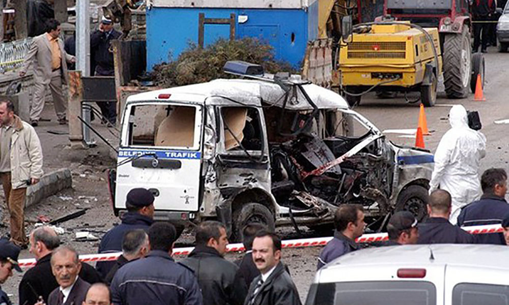 В Турции терроиристы РПК взорвали военный автомобиль