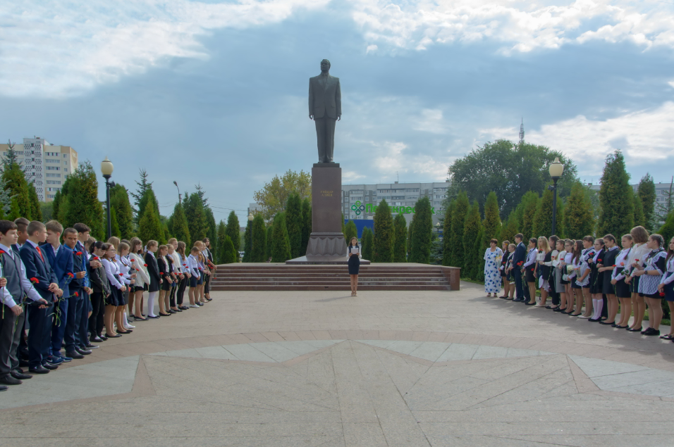 Ислам Гусейнов: «Школьникам – любви к знаниям, родителям – терпения, учителям – успехов во всем!»