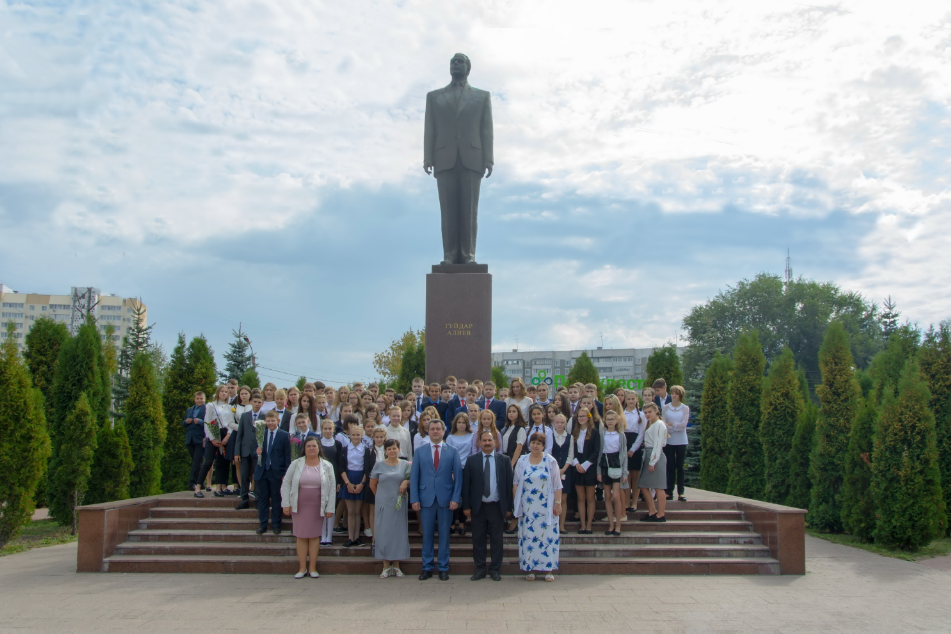 Ислам Гусейнов: «Школьникам – любви к знаниям, родителям – терпения, учителям – успехов во всем!»