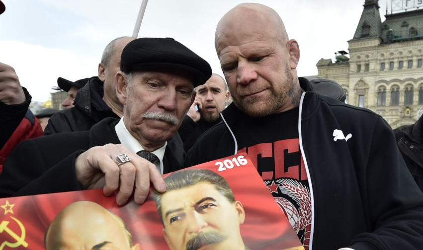 Ставший депутатом в России американский боец Монсон назвал Путина "неприлично богатым"