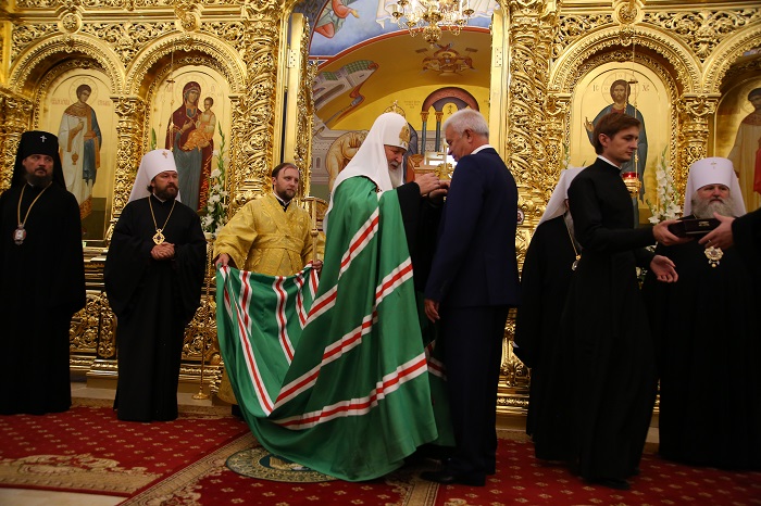 Вагит Алекперов получил награду из рук патриарха