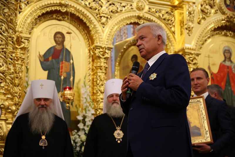 Вагит Алекперов получил награду из рук патриарха