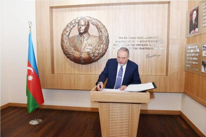 Авигдор Либерман провел встречу с Эльчином Гулиевым