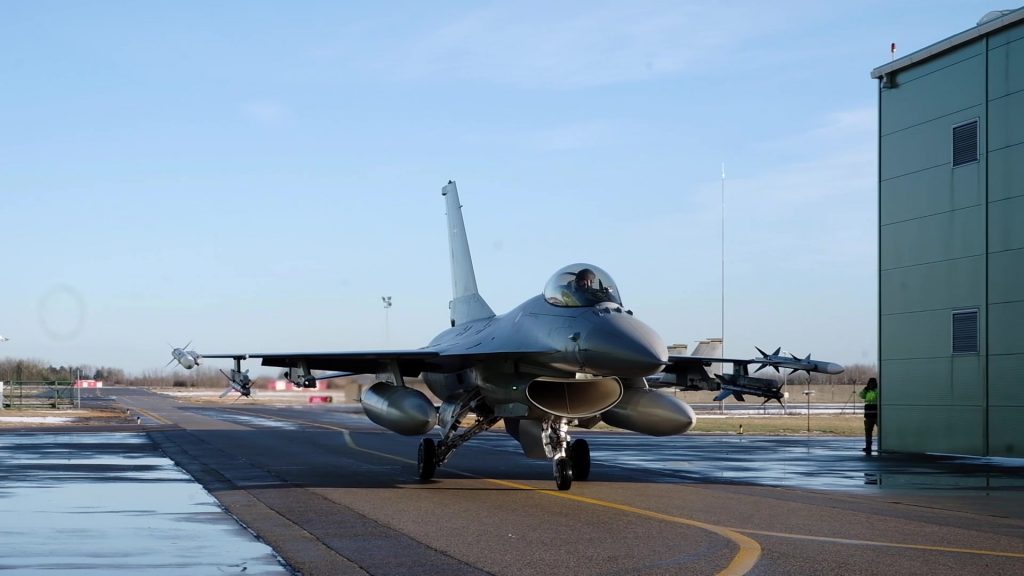 На аэродроме в Бельгии взорвался F-16