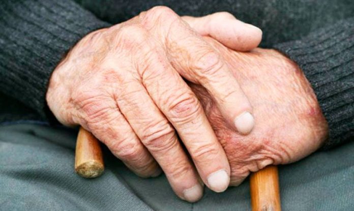 102-летнего мужчину обвинили в непристойном нападении на 94-летнюю даму