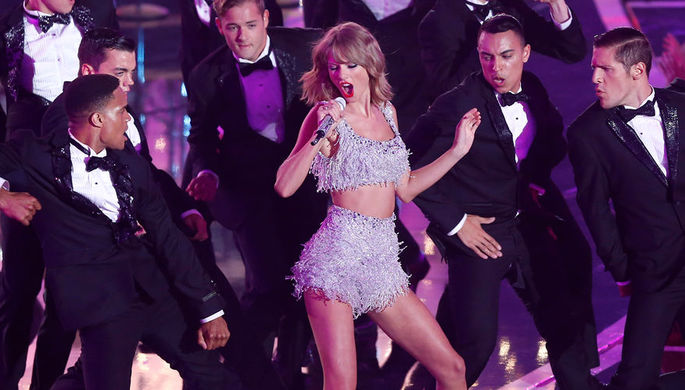 Тейлор Свифт стала исполнителем года на American Music Awards