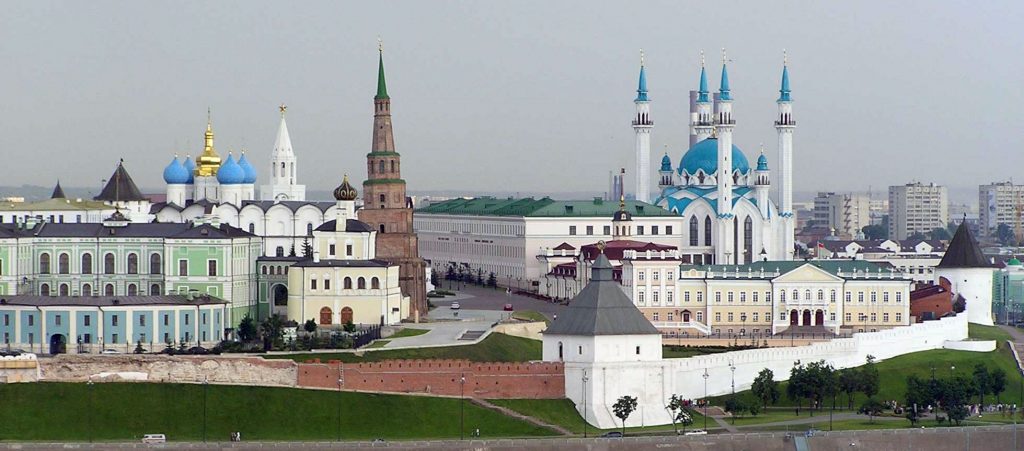 В Казани "Камаз" провалился под землю