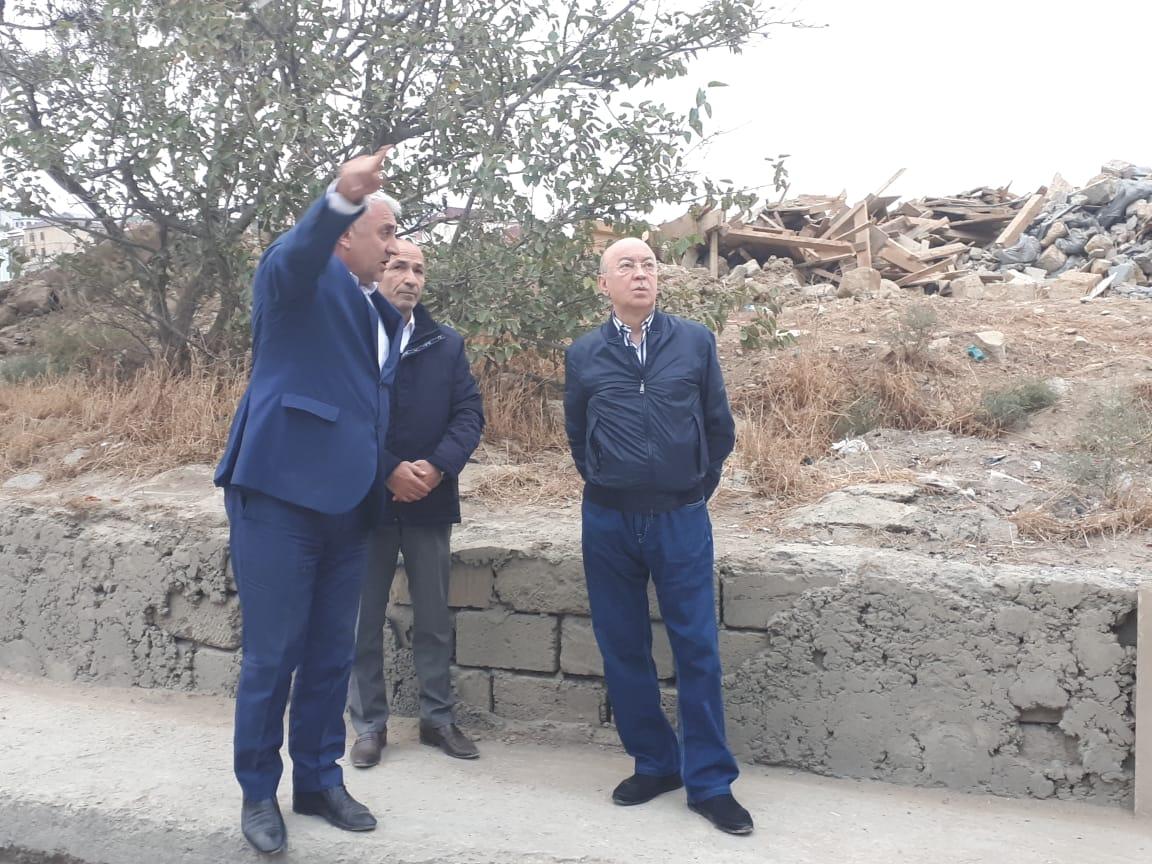 Кямаледдин Гейдаров ознакомился с ситуацией в зоне оползня в Баку