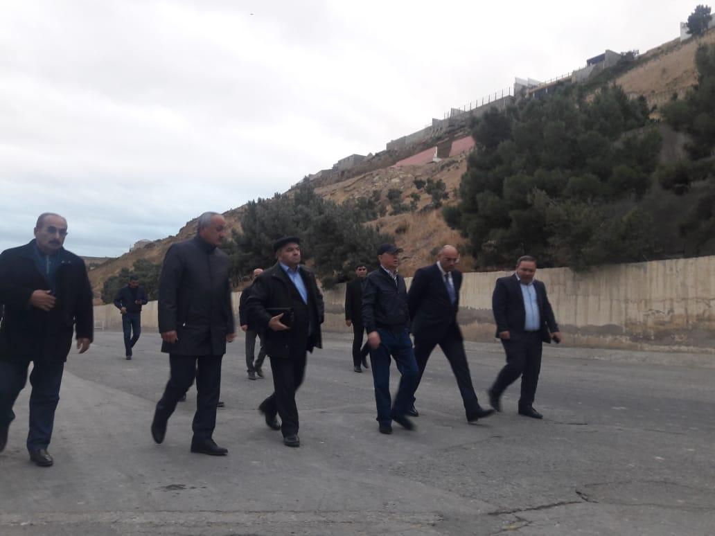 Кямаледдин Гейдаров ознакомился с ситуацией в зоне оползня в Баку