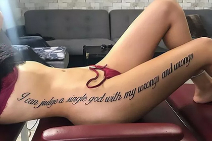 Азербайджанскую телезвезду высмеяли за ошибки в татуировке