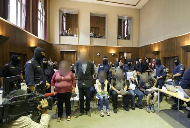 В Австрии судят радикалов, просивших Путина ввести войска в страну