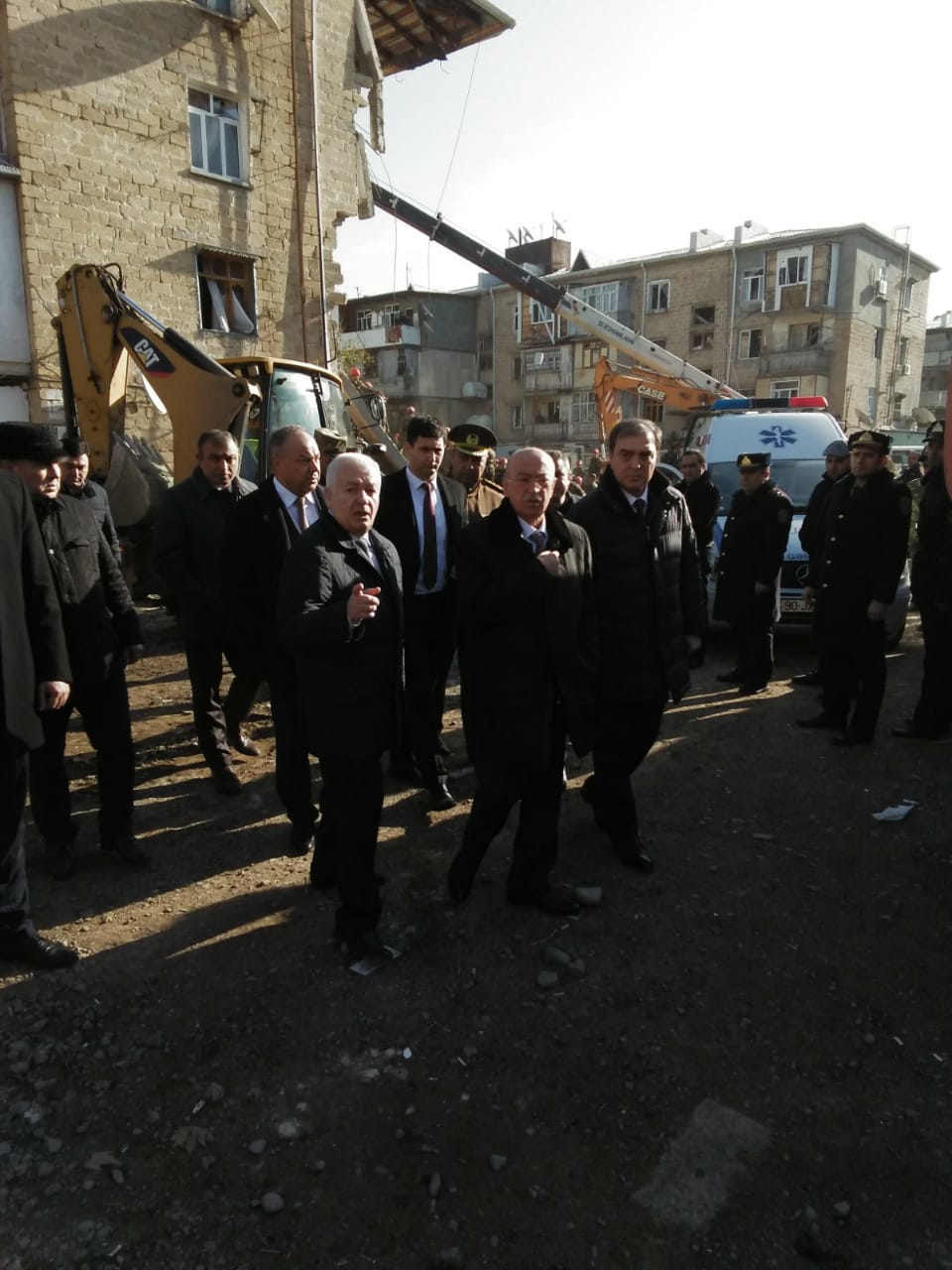 Кямалледин Гейдаров прибыл на место взрыва жилого здания в Гяндже