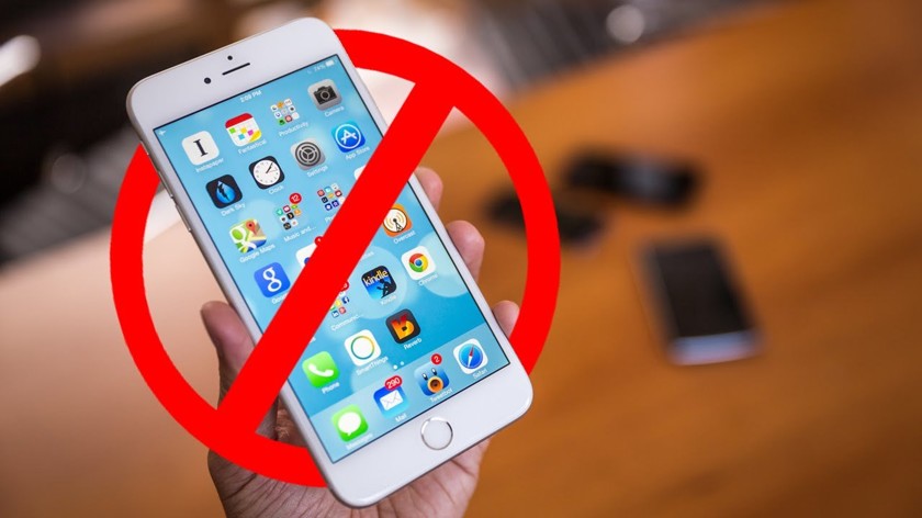 Цукерберг запретил сотрудникам Facebook пользоваться Iphone