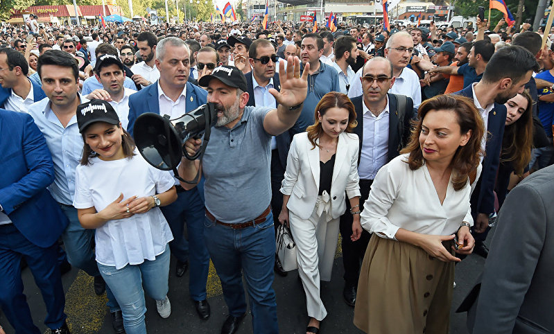 Пашинян позвал армян на новое шествие по Еревану