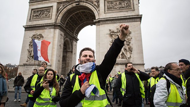 Противники Макрона анонсировали новые протесты