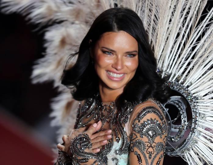 Адриана Лима покинула Victoria's Secret