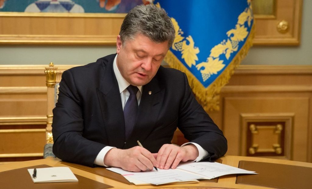 Порошенко подписал закон об уголовном наказании россиян за посещение Крыма