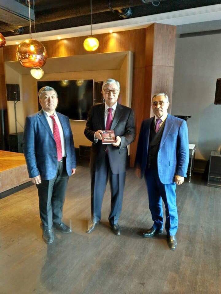 В здании парламента Казахстана презентовали книгу Ильхама Рагимова