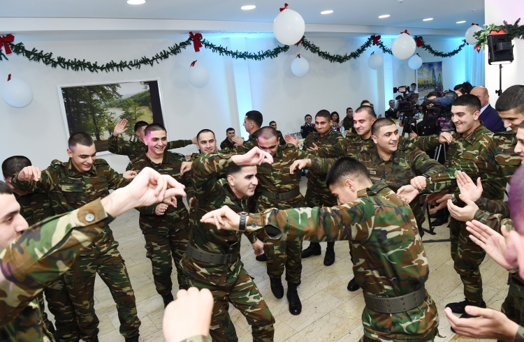 В воинской части СГБ отметили День солидарности азербайджанцев мира и Новый год