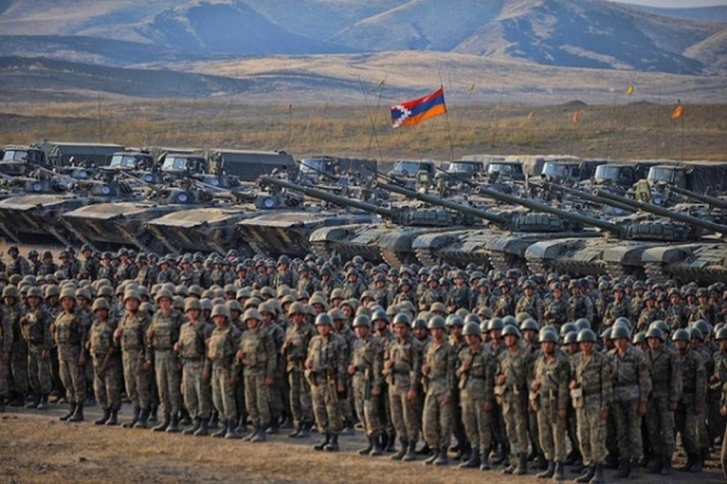 Окольными путями: Россия продолжает снабжать сепаратистов Карабаха оружием