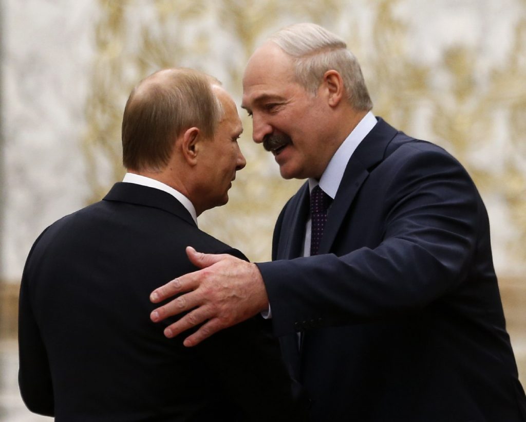 Путин с Лукашенко и в хоккей сыграют, и на лыжах покатаются