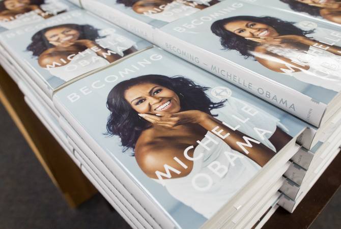 Книга Мишель Обамы "Становление" возглавила рейтинги бестселлеров