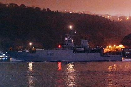 Британский корабль-разведчик вошел в Черное море через Босфор