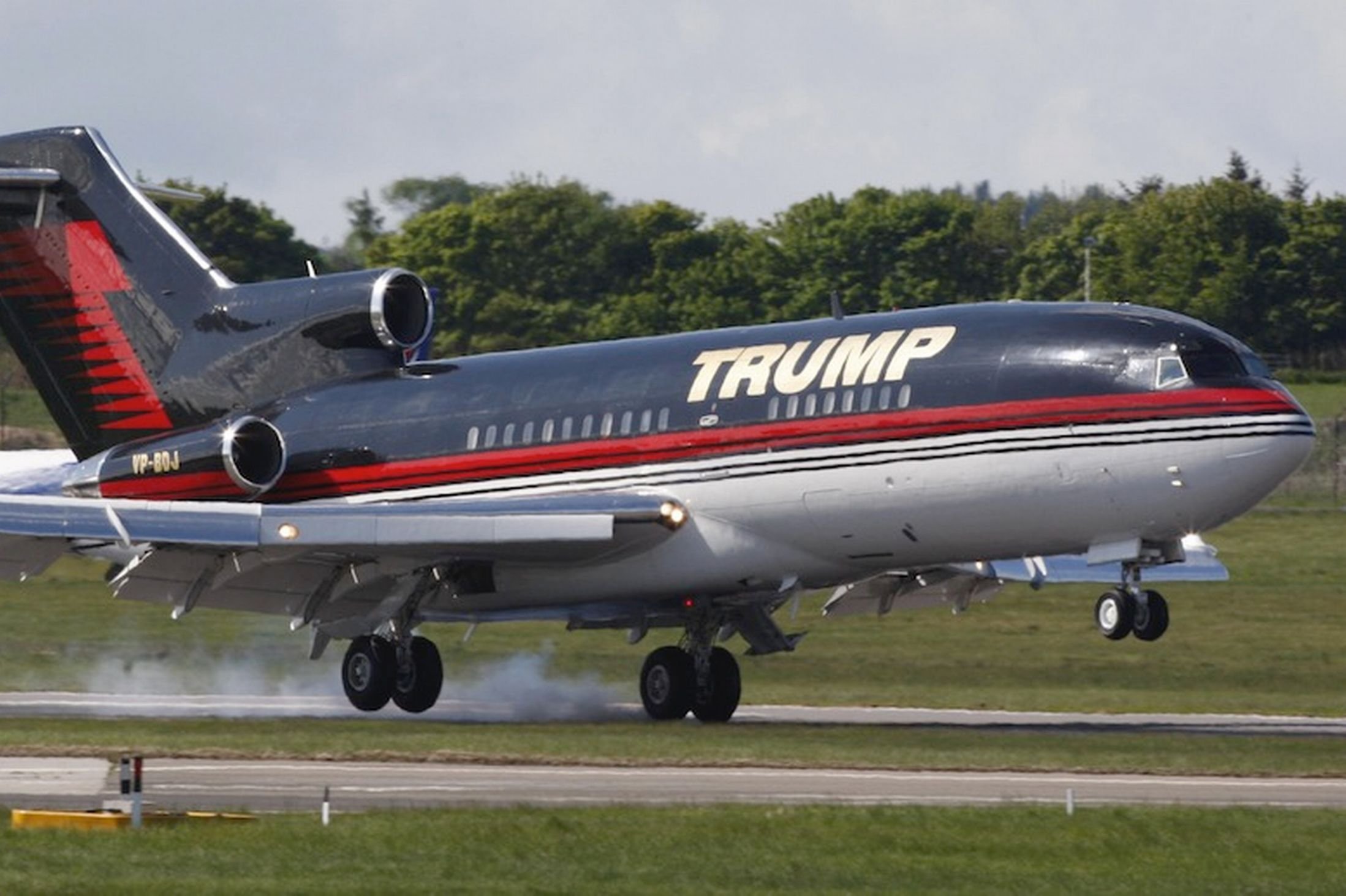 Житель Британии случайно рассекретил полет Трампа в Ирак