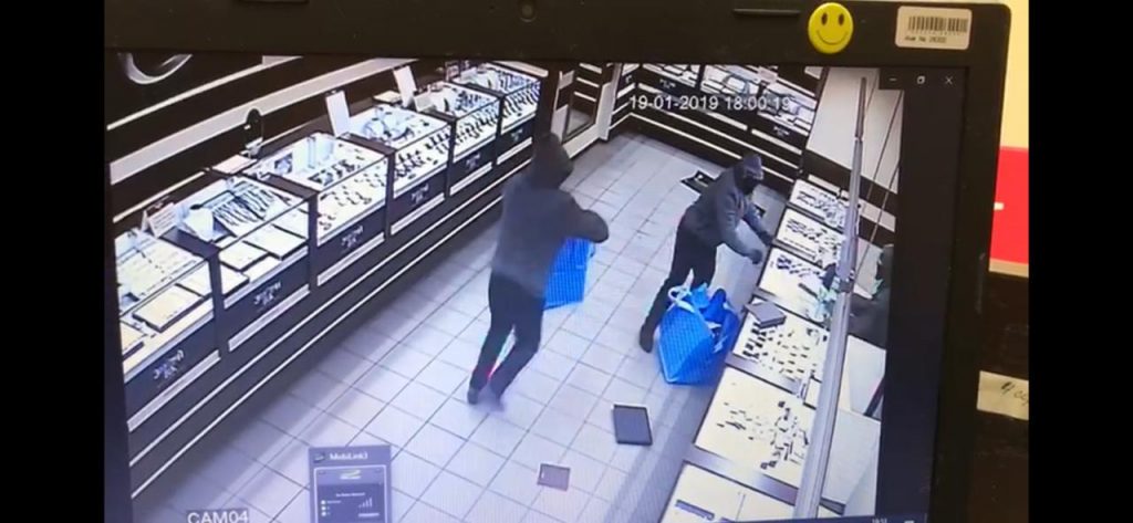 Задержаны шестеро азербайджанцев, ограбивших ювелирный магазин в Кривом Роге