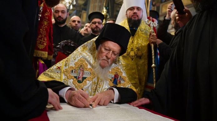 Константинопольский патриарх предоставил независимость украинской церкви