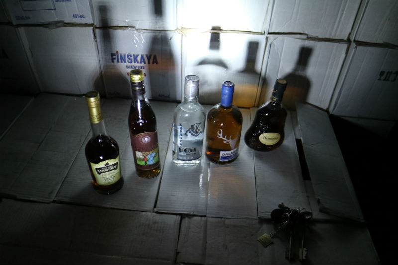 В Омске гражданин Азербайджана промышлял поддельным алкоголем