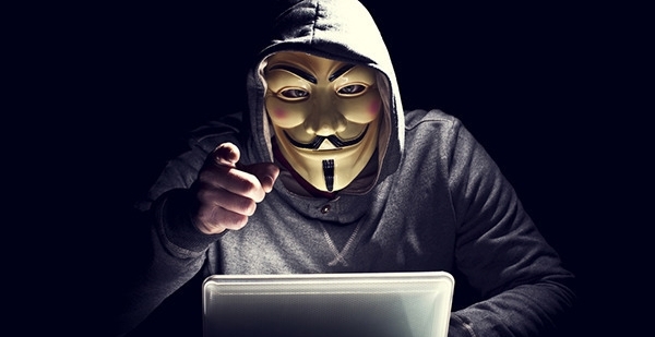Хакеры Anonymous потребовали от властей Великобритании освободить Ассанжа