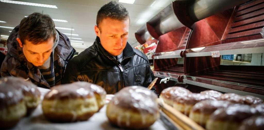 Супермаркеты Чехии обязали отдавать продукты благотворительным организациям