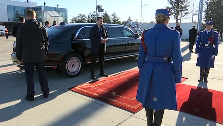 Путин прокатил президента Сербии в Белграде на своем лимузине