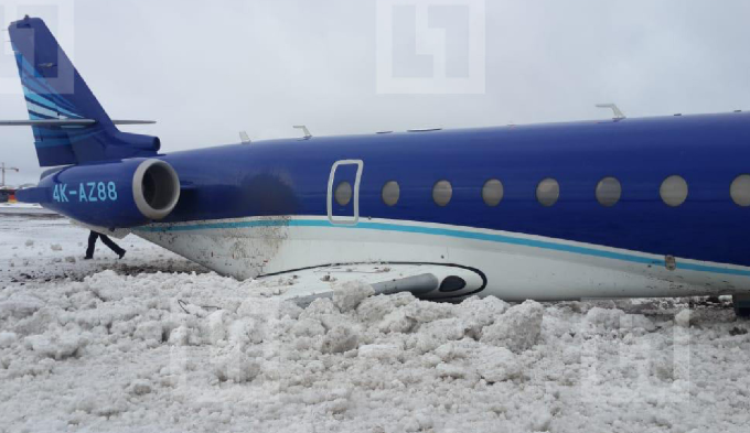 Бизнес-джет из Баку выкатился за пределы полосы в Шереметьево