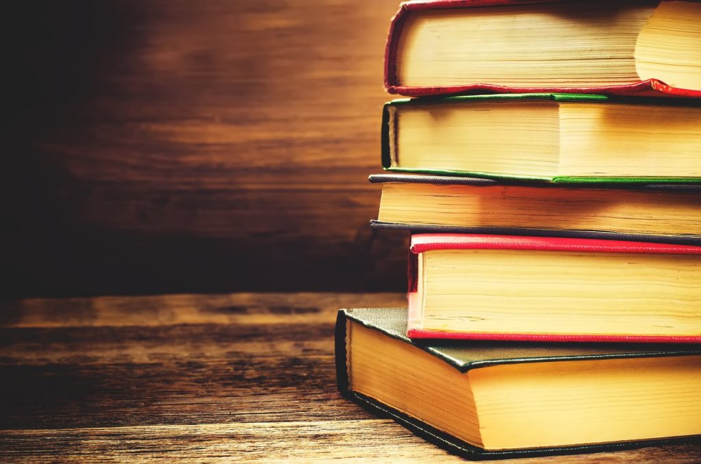 Турецкий суд приговорил мужчину к чтению книг за оскорбление Эрдогана