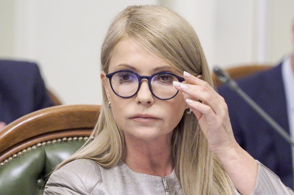 Тимошенко считает, что Порошенко в массовом порядке подкупает электорат
