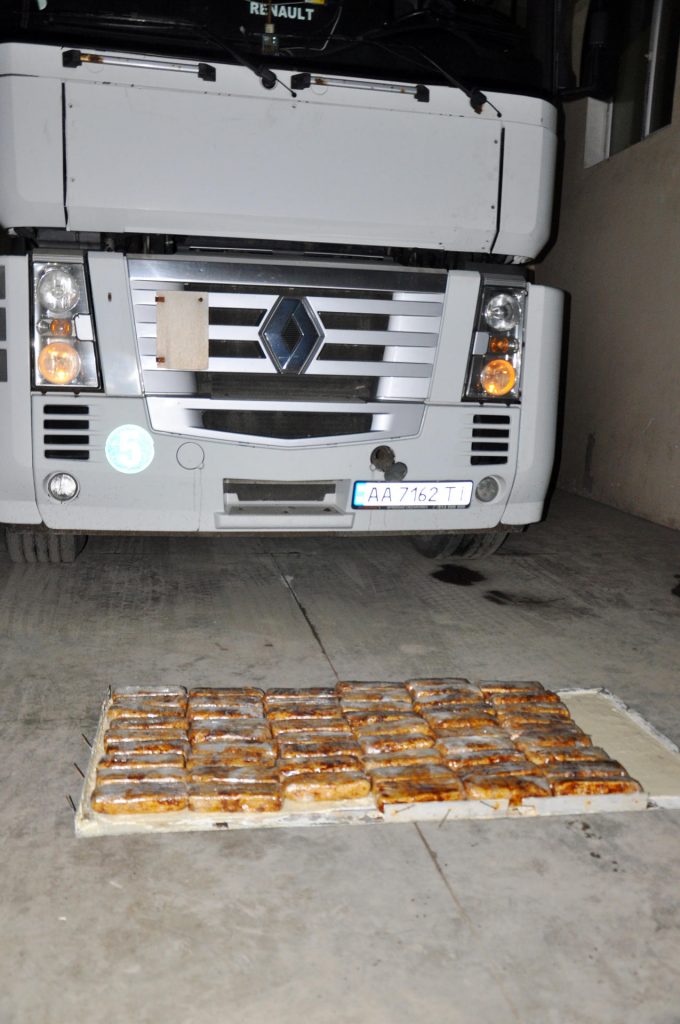 28 кг героина не смогли "уйти" из Азербайджана в Украину