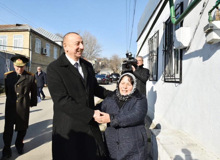 Ильхам Алиев посещает районы, пострадавшие от землетрясения