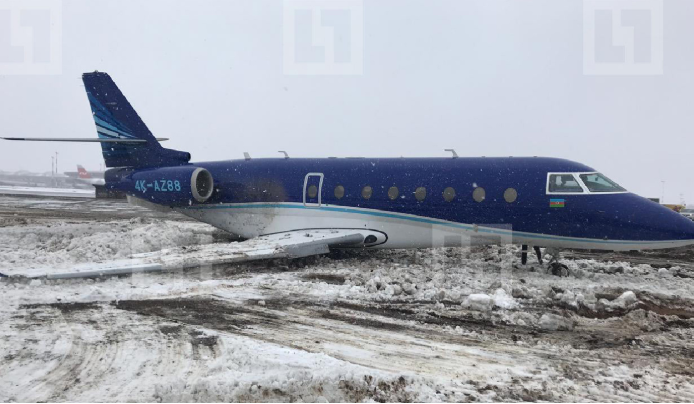 Бизнес-джет из Баку выкатился за пределы полосы в Шереметьево