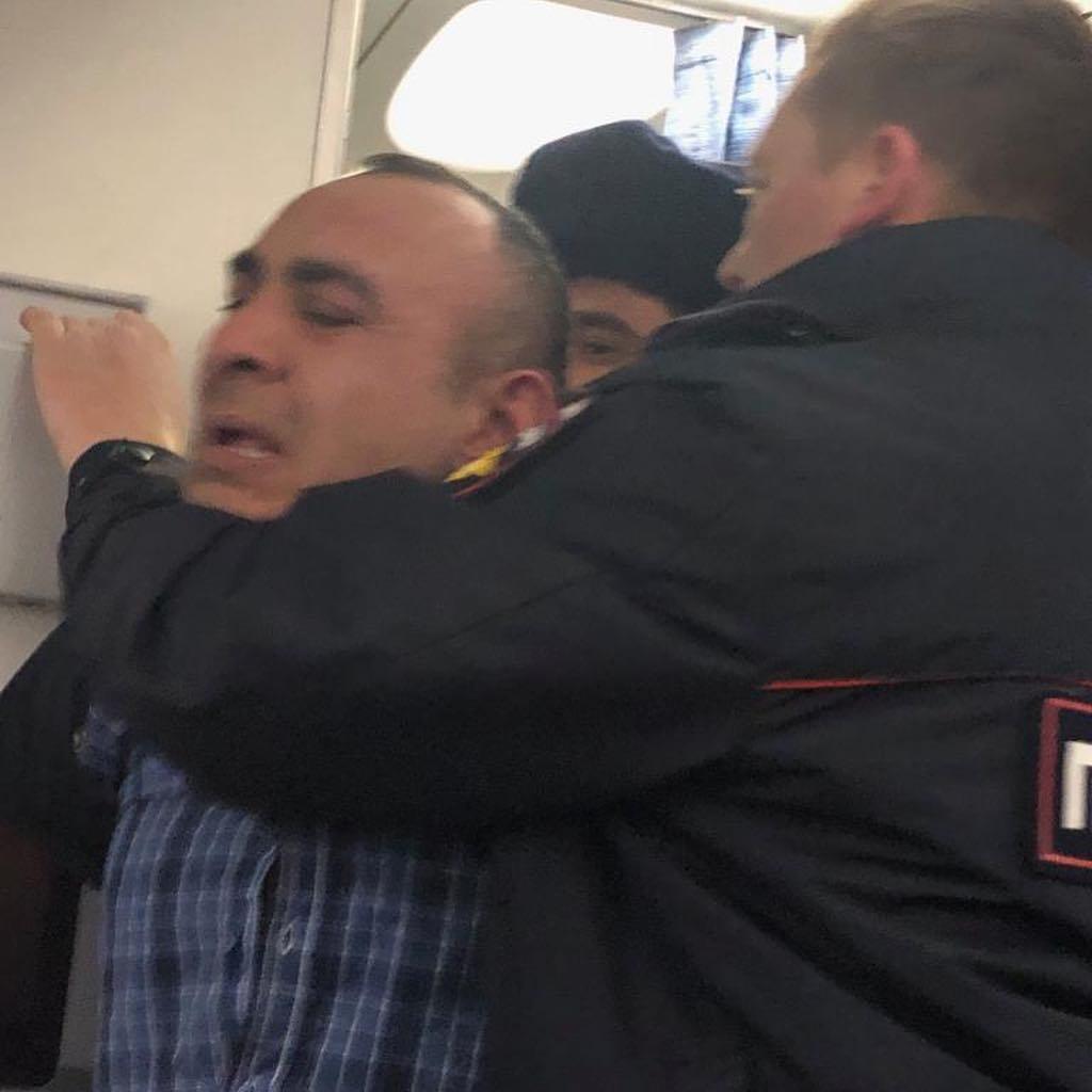 Азербайджанец устроил дебош на борту рейса Оренбург-Москва