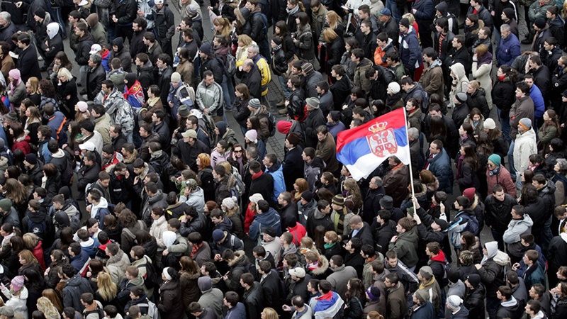 В Сербии протестующие прорвали оцепление вокруг дворца президента