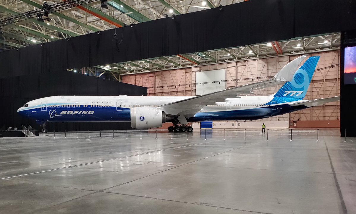 Boeing презентовал самый длинный в мире пассажирский лайнер