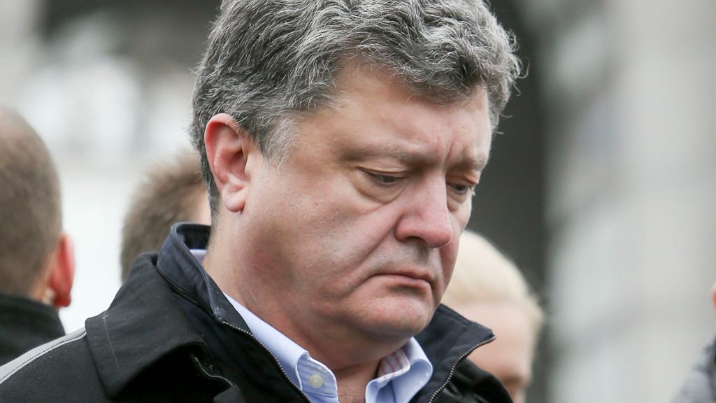 Полицейская охрана Порошенко избита радикалами
